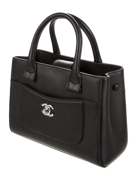 chanel executive tote mini